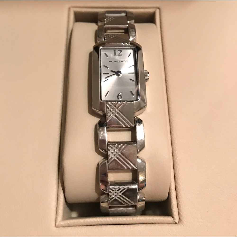 Women’s Bu4211 Silver Burberry Watch.